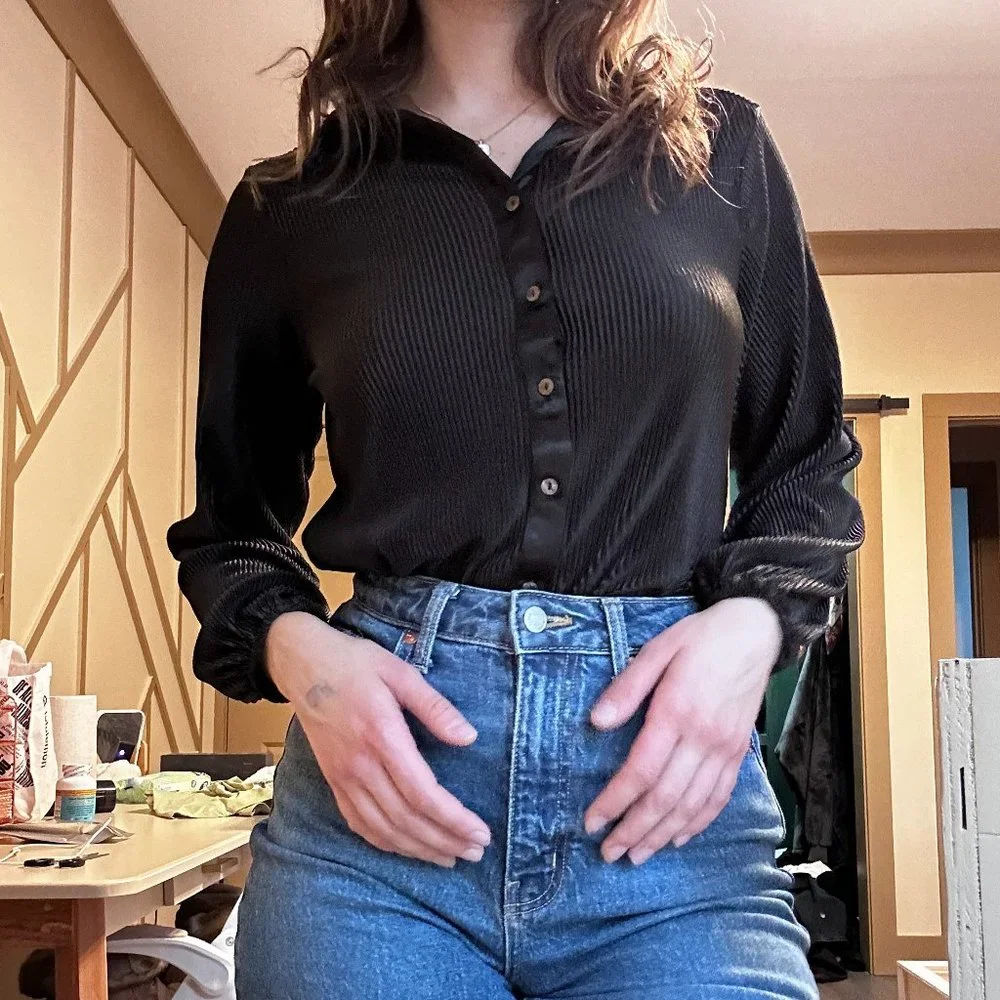 blouse - Picture 2 of 4